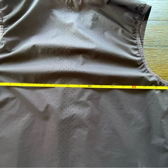 Lulu Like The Wind Vest Like New - Picture 8 of 9